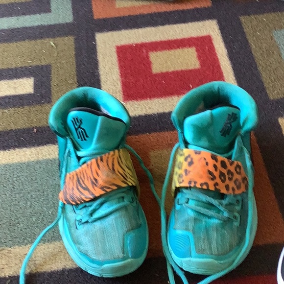 Good condition shoes size 5.5